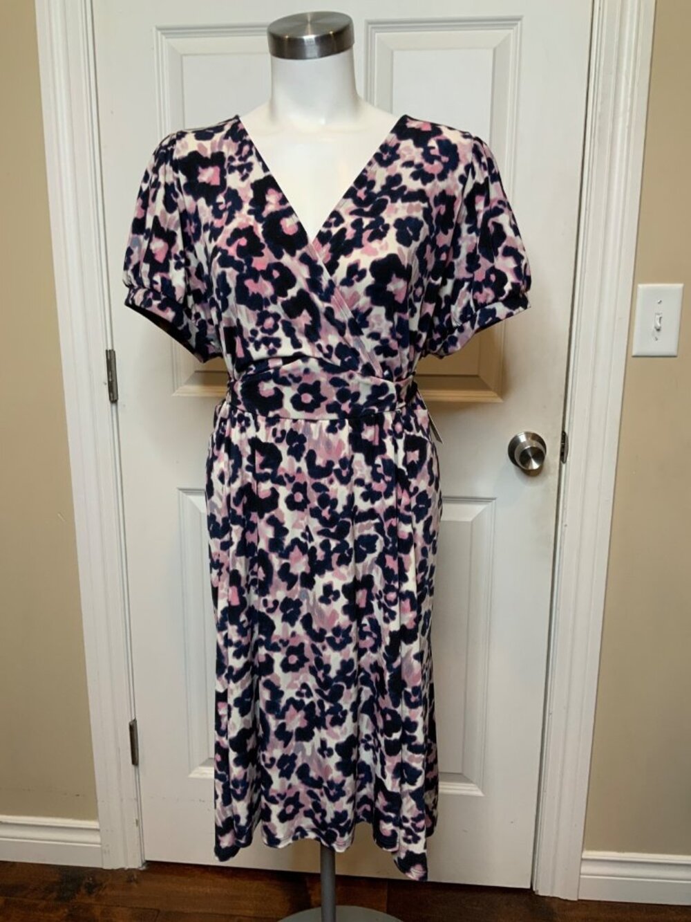 Torrid Multicolor Watercolor Floral V-Neck Belted Dress, Size 2 | 2X